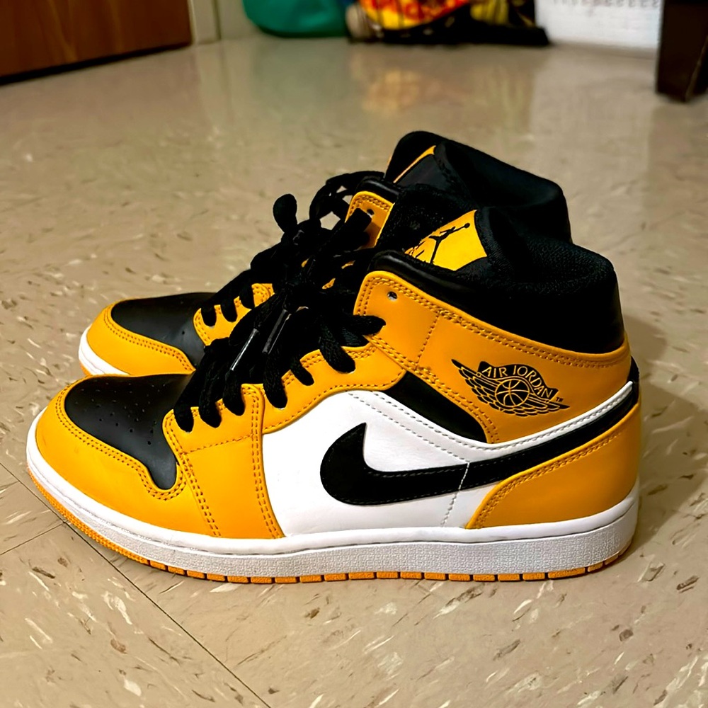 AIR JORDAN 1 mid